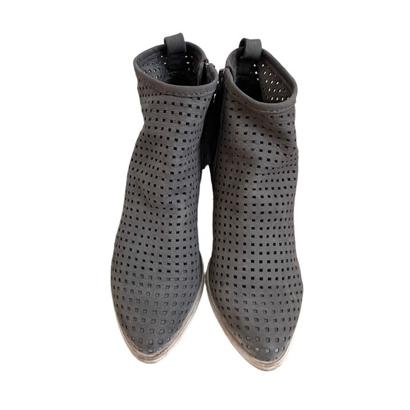 Dolce Vita Women’s Kenyon Perforated Leather Transitional Booties Size 7.5 Gray - Picture 3 of 9